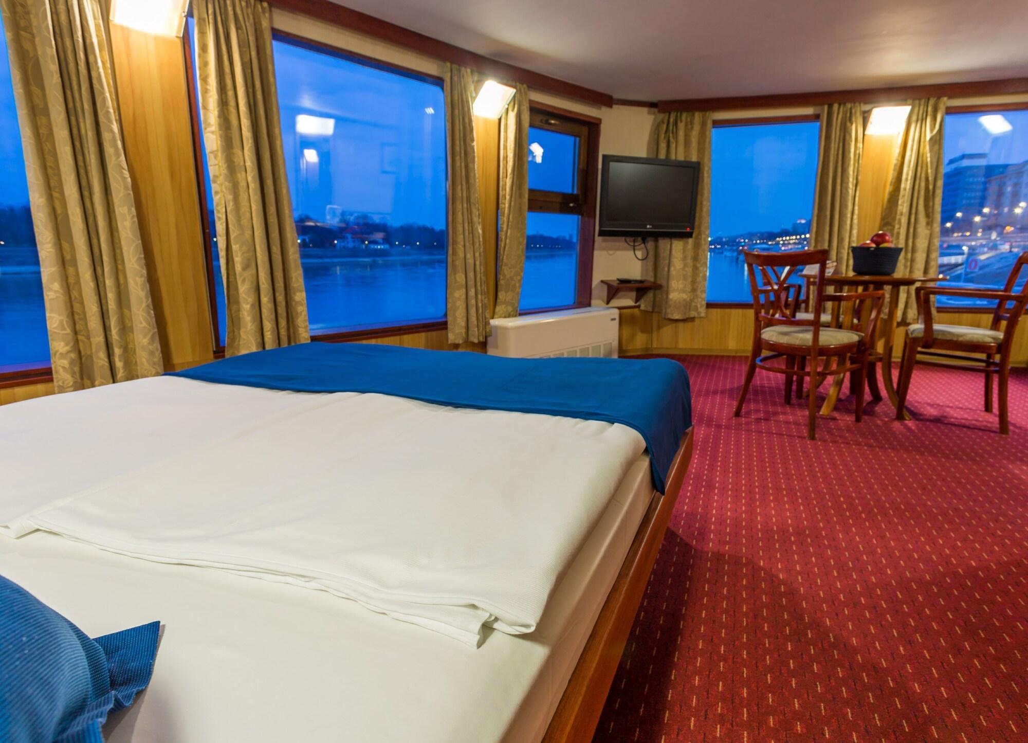 Fortuna Boat Hotel Будапеща Екстериор снимка